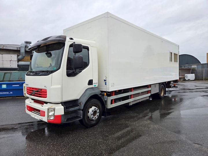 Volvo FL240, Fast kasse
